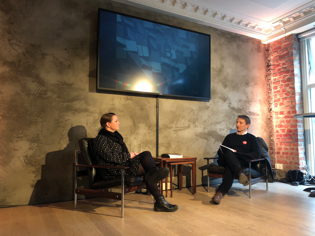 Bilde av Maria aas-Eng og Ole Janzso under bransjerapporten 2018