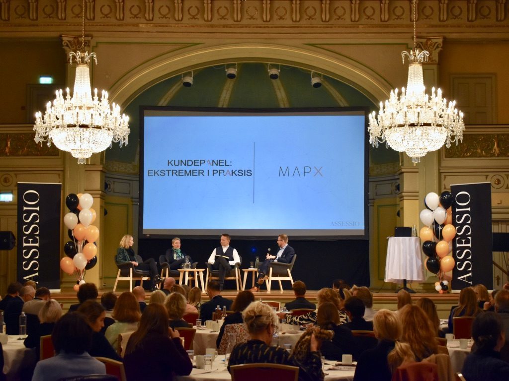 Bilde av Ole Janzso i paneldebatt hos Assessio