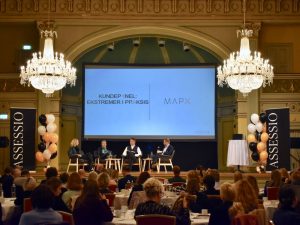Bilde av Ole Janzso i paneldebatt hos Assessio