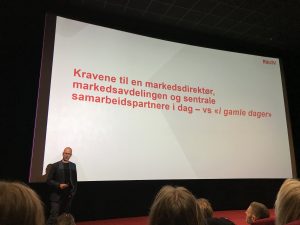Bilde av mann som holder presentasjon under Mediedagen