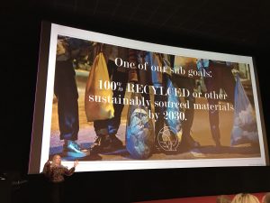 Bilde av kvinne som holder presentasjon under mediedagen