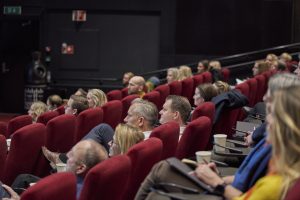 Bilde fra salen på vika kino under Bransjerapporten 2020