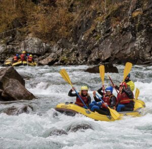 Millum-ansatte på rafting