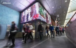 Utendørs reklamebudskap på Oslo S