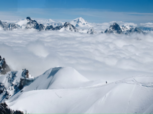 Alpene fra helikopter-perspektiv