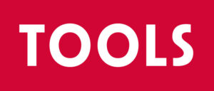 TOOLS logo i i hvit med rød bakgrunn